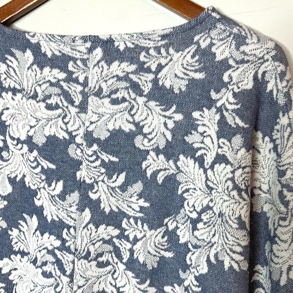 Chico’s Damask Denim Dolman Sleeve Top Blouse Sz M - Picture 7 of 7